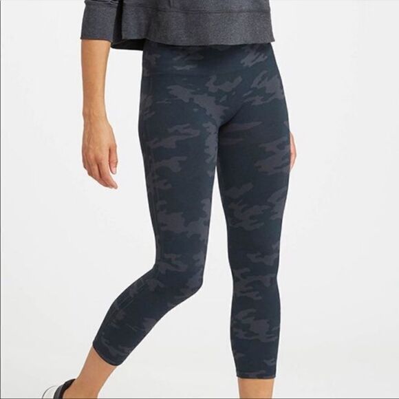 Spanx Cropped Lamn Leggings in Black Camo - Picture 1 of 7